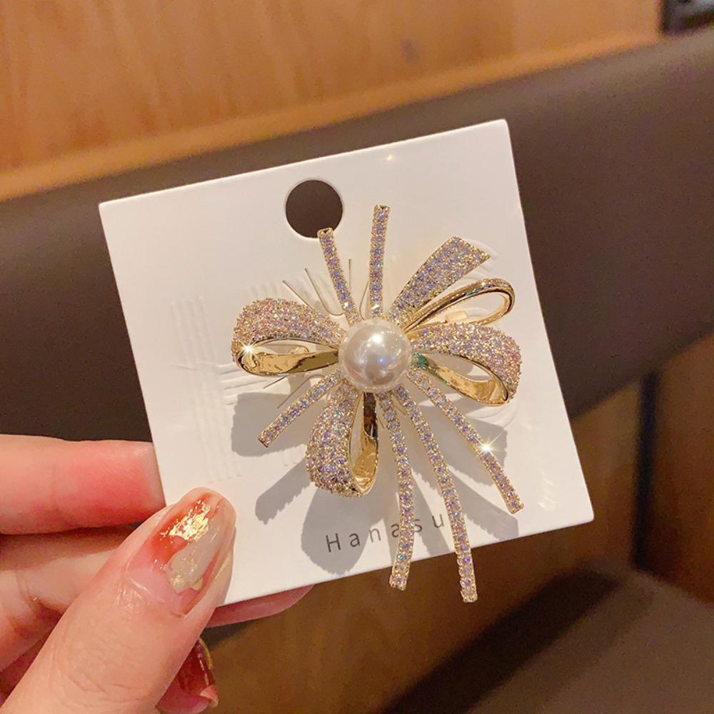 Luxuriöse, atmosphärische Brosche, exquisite, funkelnde Diamant-Perlenbrosche, Nischen-Premium-Design, Pin, Temperament-Accessoires