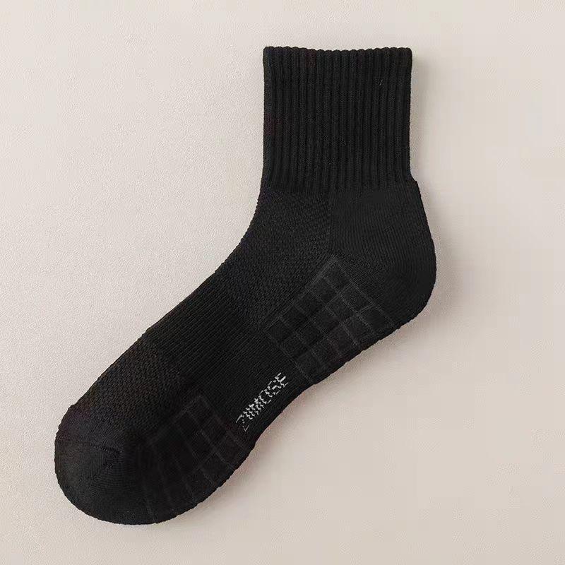 Men's Odor-Resistant Fleece-Lined Winter Sports Socks – Long, Thick, Mid-Calf White Socks for Basketball
