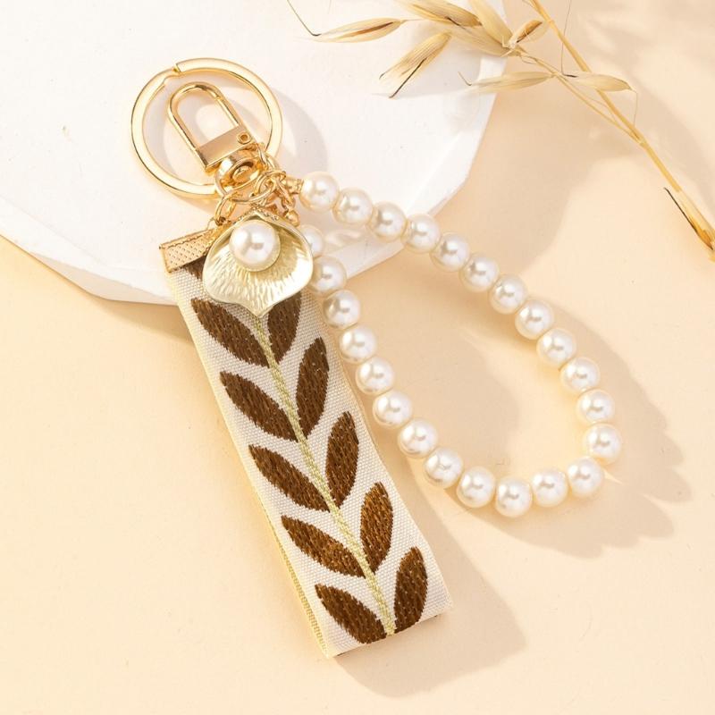 Delicate Beaded Keychain Pearls Alloy Keyring Women Accessory Suitable for Handbags and Daily Use Items