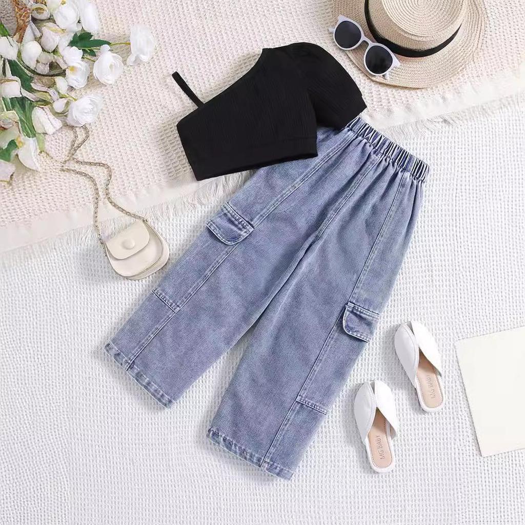 Meisjes Mode Set: Zomer Kinderen Effen Kleur Korte Mouw Off-the-shoulder Pullover, Denim Broek met Meerdere Knopen Tweedelige Set