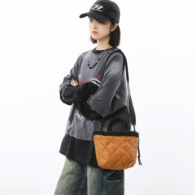 Autumn and winter commuting large-capacity bucket bag, student class shoulder bag, Korean version casual crossbody bag, soft glutinous handbag