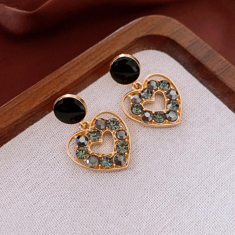 

Real Gold-Plated Silver Zircon Heart Stud Earrings - Light Luxury, High-End, Niche Design for Women