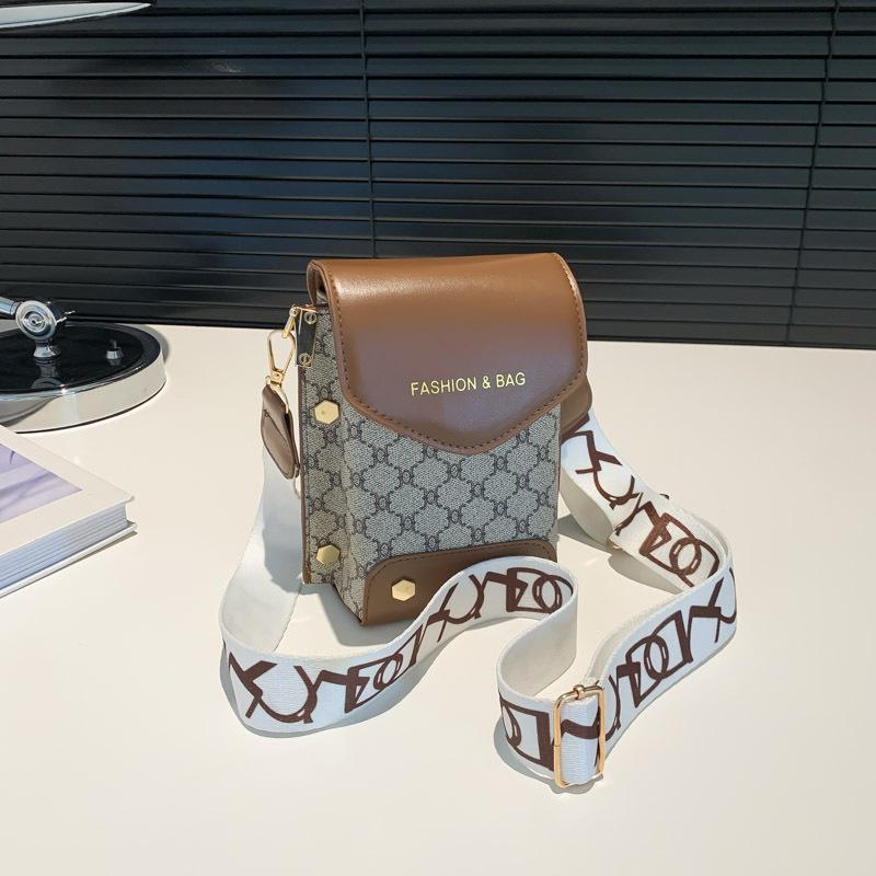 

Повседневная маленькая и свежая сумка для мобильного телефона для женщин, сумка нового стиля, красивая и модная, популярная в этом году летняя маленькая квадратная сумка на одно плечо