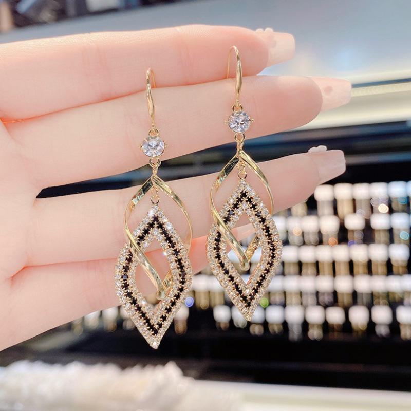 1pair Light Luxury High Sense Fashion Versatile Niche Design Cold Wind Ear Hook Long