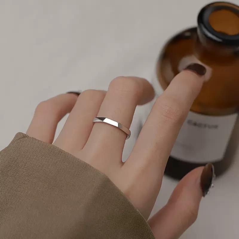 Ring: Women's 2023 Trendy Simple Design, Luxury Light Index Finger Band