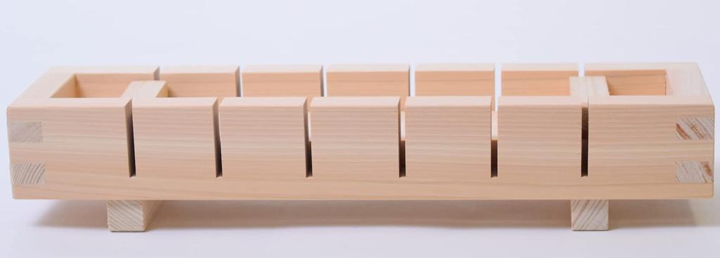 Kiso Kogei Hinoki Sushi Roll, 7-Cut (7.5 X 28 X 4.5cm), Beige