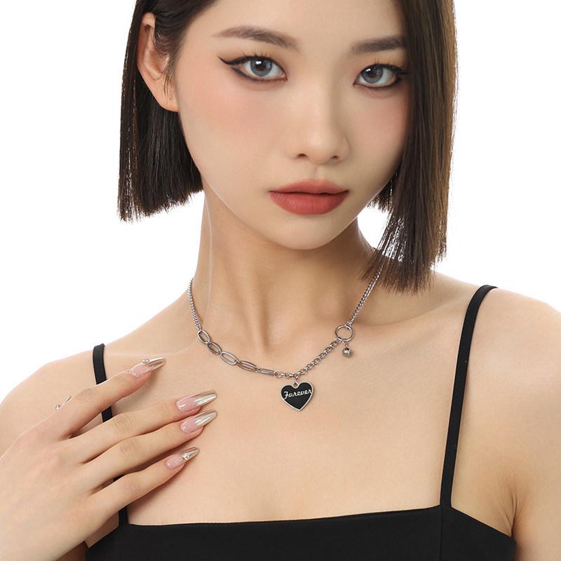 Black Heart Pendant Necklace: Stylish Women's Clavicle Chain - Light Luxury Summer Accessory