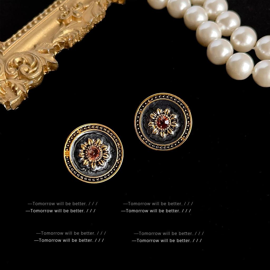 Mid-Century Vintage Stud Earrings: Trendy Literary Style in Light Luxury Fashion