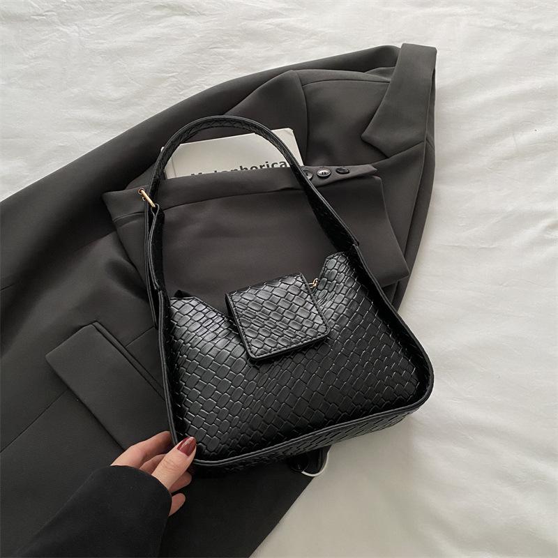 2025 New Casual Simple Trend Single Shoulder Armpit Bag Simple Fashion Small Square Bag Fashion Temperament Bag