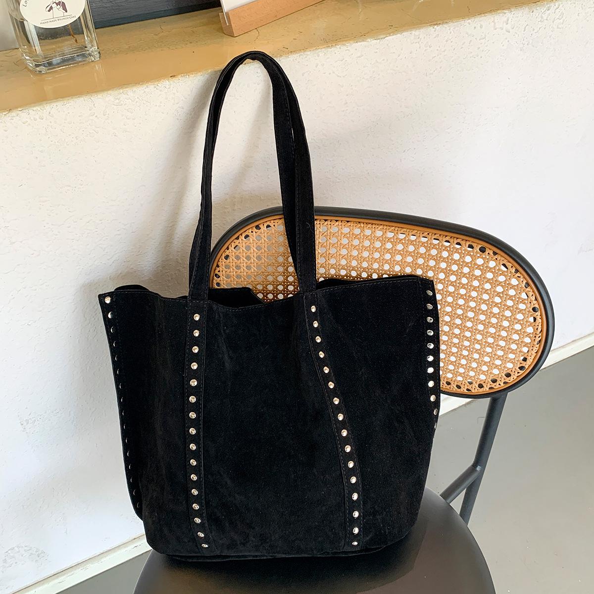 

Retro Rivet Soft Surface Large Women s Tote Handbag One Size чёрный