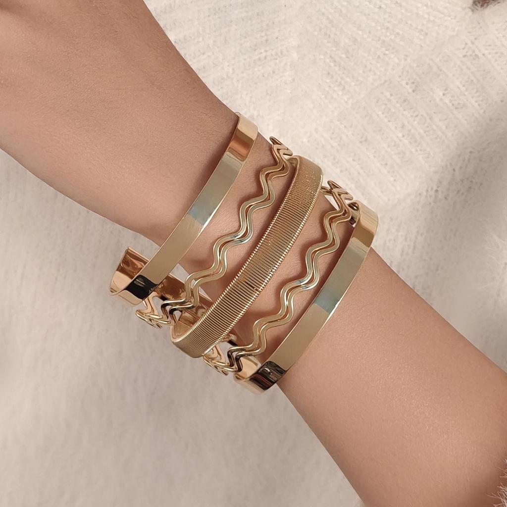 European & American High-End Gold Wire Multi-Layer Bracelet Necklace.