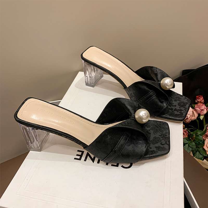 National style pearl slippers women's 2025 new summer wear high-end French temperament crystal thick heel one-word sandals