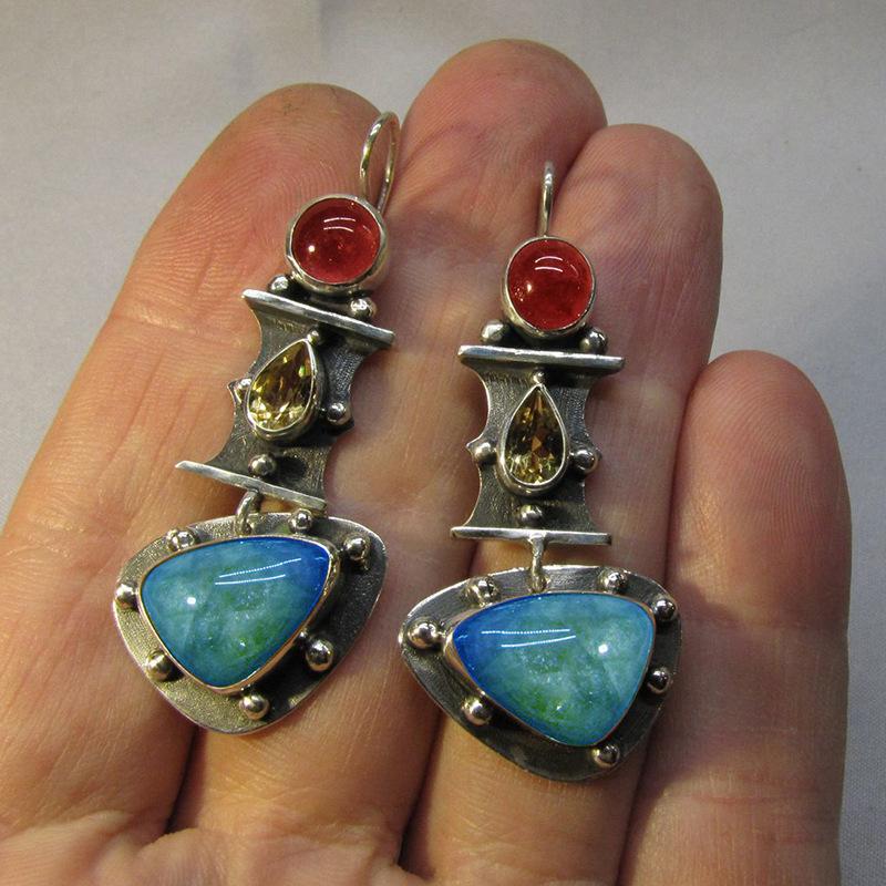 

Синие винтажные серьги премиум-класса женские нишевый дизайн, новые креативные аксессуары, серьги