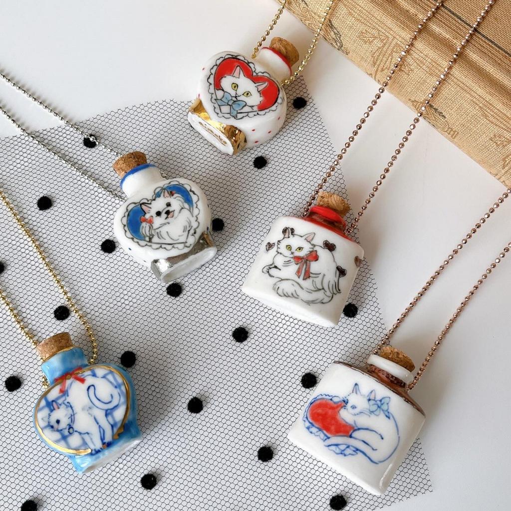 Cure Cat Necklace Painted Wishing Bottle Shape Niche Design Fresh Fashion Jewelry Copper