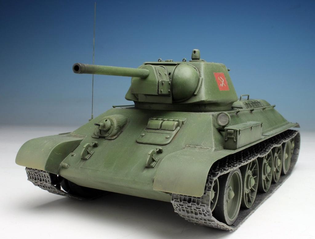 Platz Girls Panzer Movie Pravda střední škola plastikový model 1/35 & T-34/76 GP-28