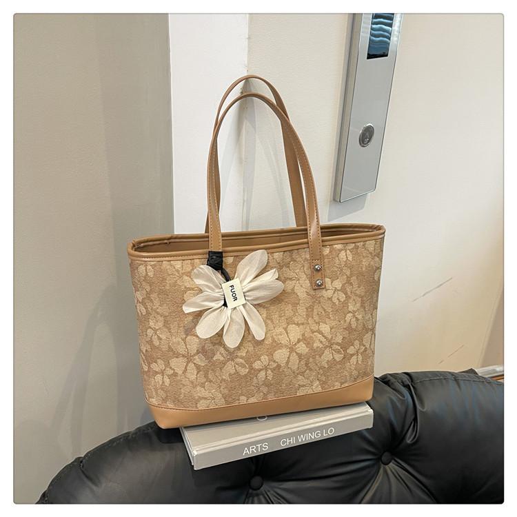 Casual Large-capacity Commuter Bag Women's New Embroidered Shoulder Bag Fashionable Portable Tote Bag