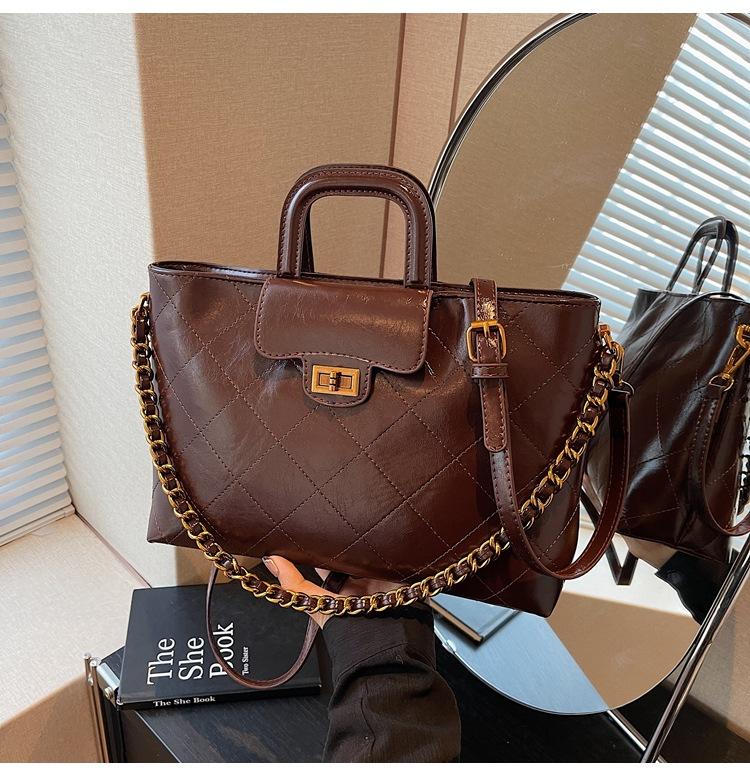 

Oil wax leather bag women s 2025 new retro diamond shoulder bag large capacity hand tote bag fashion messenger bag