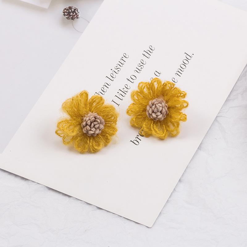 925 Autumn And Winter Colored Plush Woven Flower Earrings, Small Temperament And Fresh Mori Braided Daisy Stud Earrings