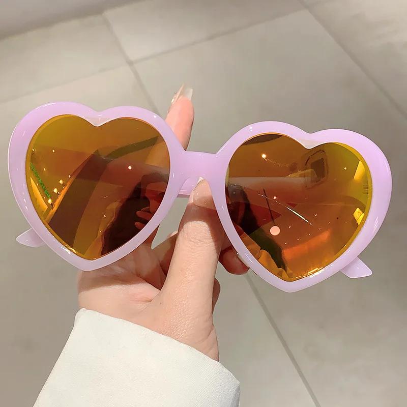 

Durable High Quality Retro Stylish Trendy High End Designer Style Glamorous Edgy Punk Oversized Female Sun Glasses As The Picture