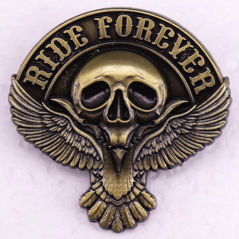 

Eternal Knight Skull Vintage Brooch Badge