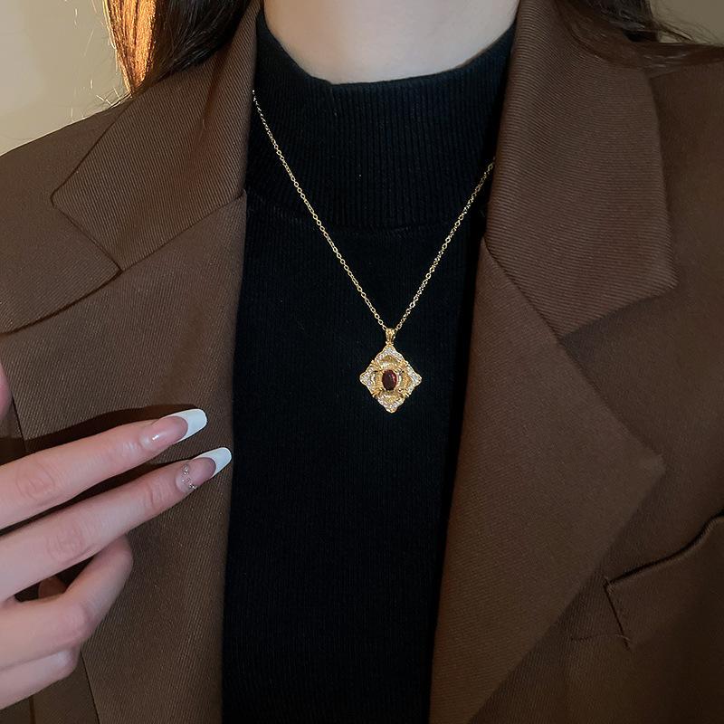 Korean Cold Wind Geometric Love Bow Necklace Personality Trend Sweater Chain Simple Retro Item Decoration