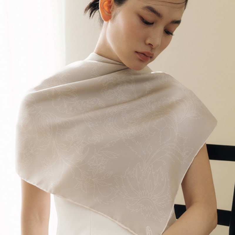 

AVVINA PELLE Bouquet Square Silk Scarf 90 - Sand Sand