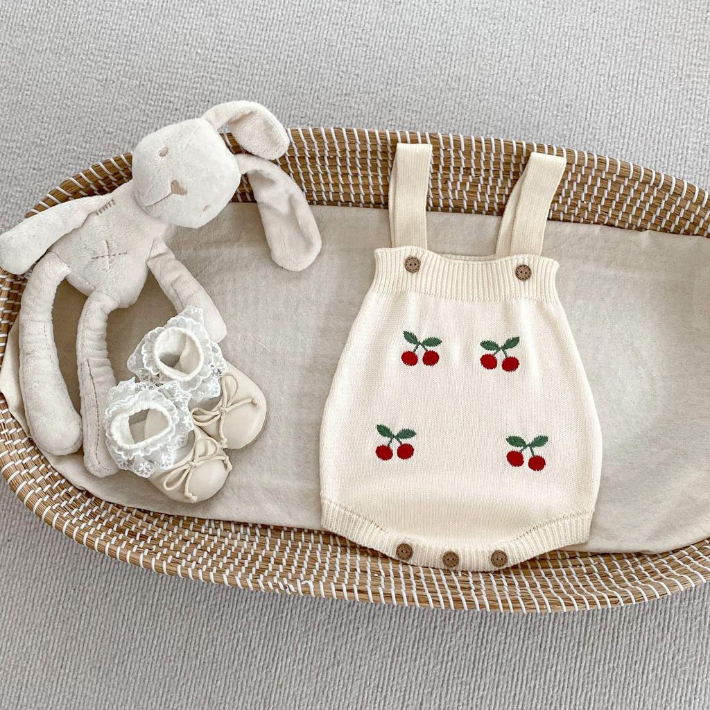 Frühling/Herbst 2025 Baby Kirsche Strick Strampler Set - Niedliches Baumwoll Latzhose Bubble Outfit