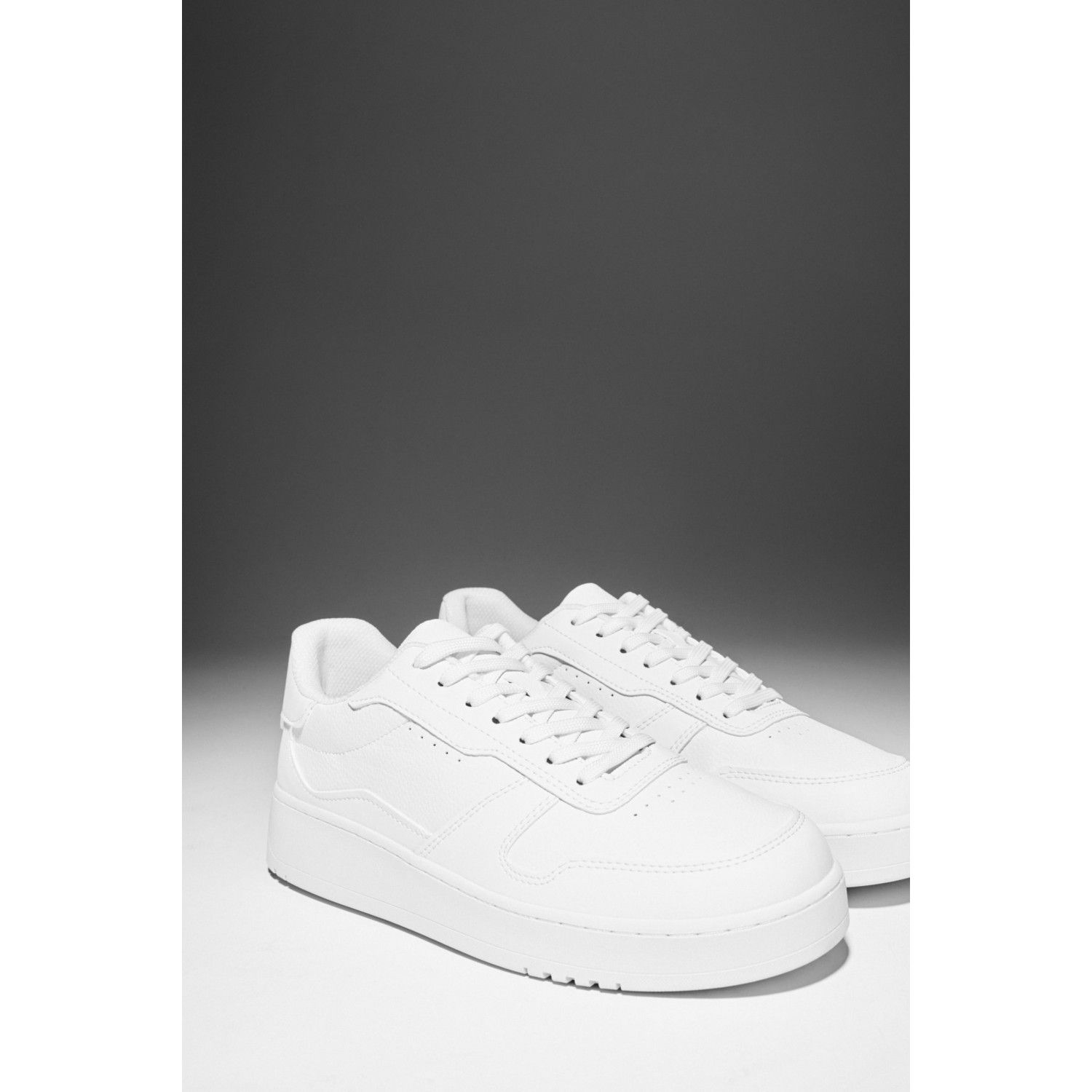 

MINIMALIST RETRO TRAINERS