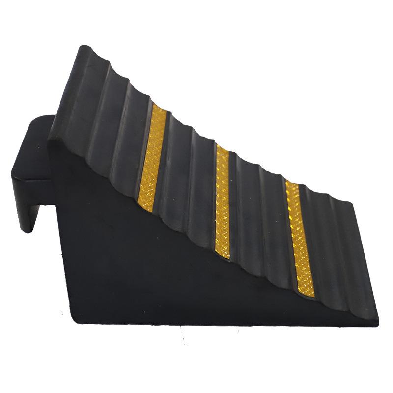 Portable Wooden Triangular Wheel Chock: Anti-Roll Stopper for Large Trucks and Cars.