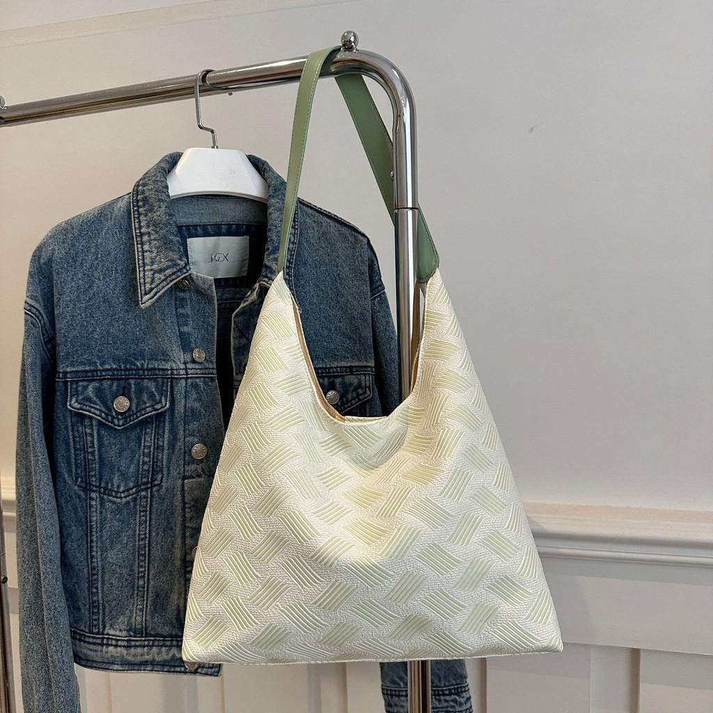 Schicke 2024 Sommer Street Style Blasen-Tragetasche in Grün Gelb Lila und Pink