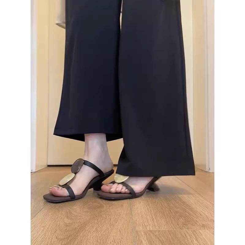 Fashion Hot Selling 2025 New Sheepskin Version Roman Style Flat Bottom Sandals Women's Wear Open Toe Square Head Elegance Beach Shoes