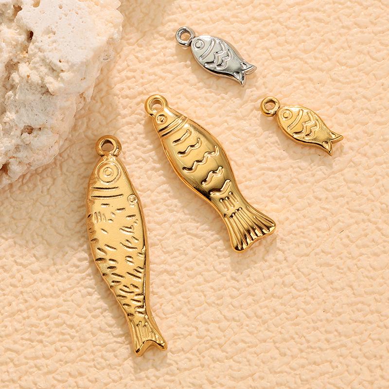 Goldener Fischgräten-Anhänger aus Edelstahl: Süßer Anhänger für DIY-Armbänder, Halsketten, Ohrringe