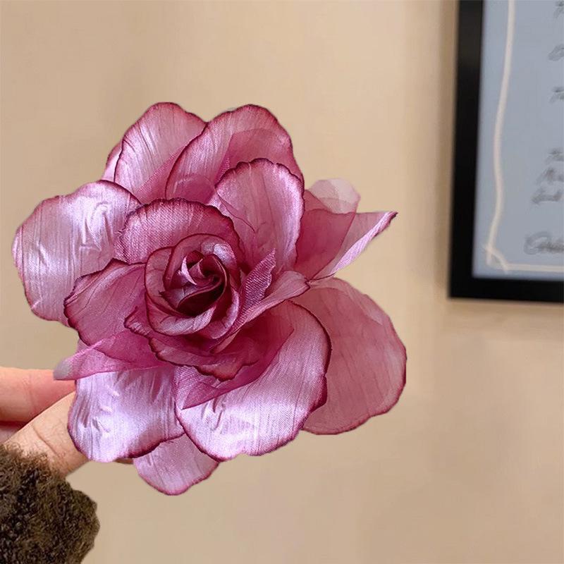 Große Farbverlauf Seidenrose Haarspange - 3D Blumendesign für Frauen, Perfekt für Fotos am Meer