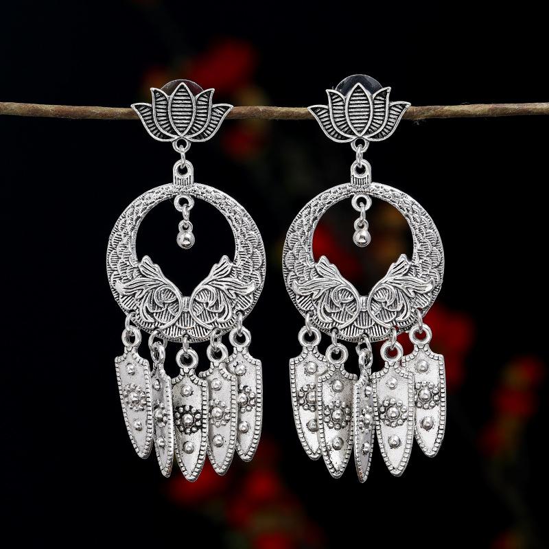 Retro Personalized Tibetan Silver Fringed Stud Earrings Long Temperament Versatile Earrings Exaggerated Metal Vacation Earrings Women