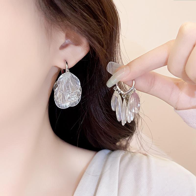 

Female Hollow Piece Tassel High-end Temperament Earrings 1 pair of earrings