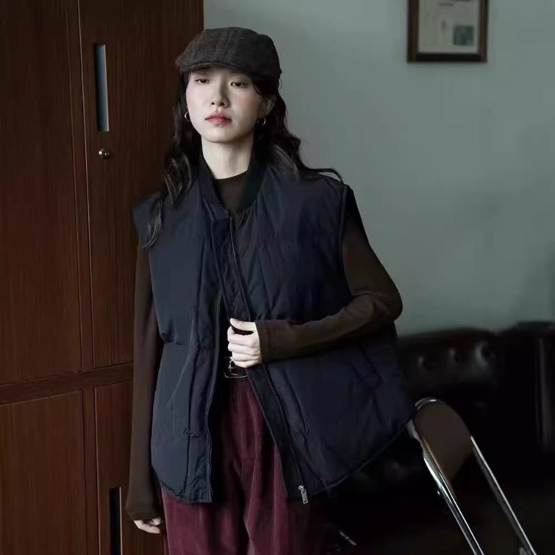 

Ношение женского пальто с пуховым жилетом на улице One Size чёрный
