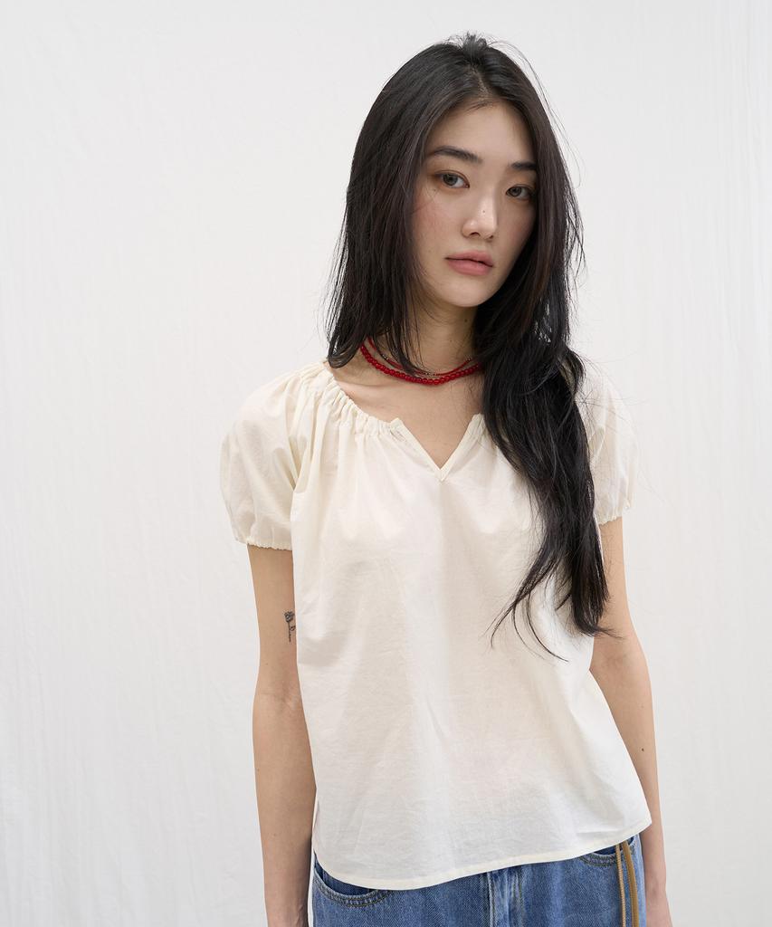 Julliapepe Amy Shirring Puff Blouse (Cream)