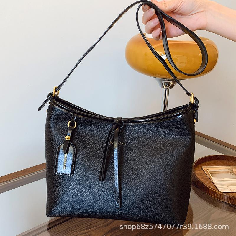 This year's popular bag women's 2025 new fashion versatile shoulder bag large capacity high sense messenger tote bag