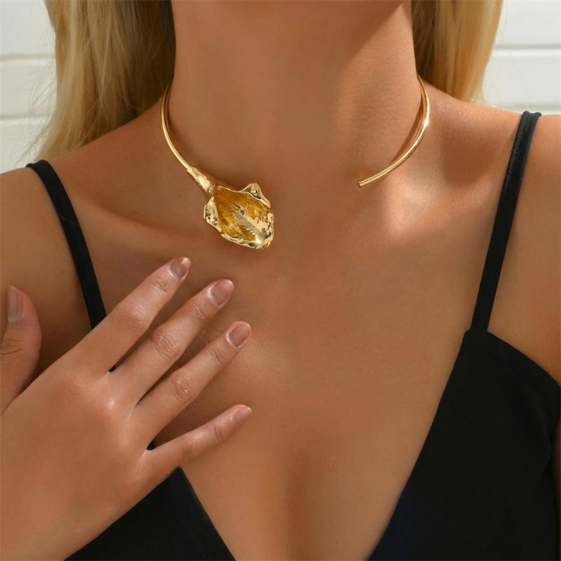 Statement Calla Lily Enamel Choker Necklace for Women Gold Color Open Collar Floral Torque Necklace Elegant Party Jewelry Gift