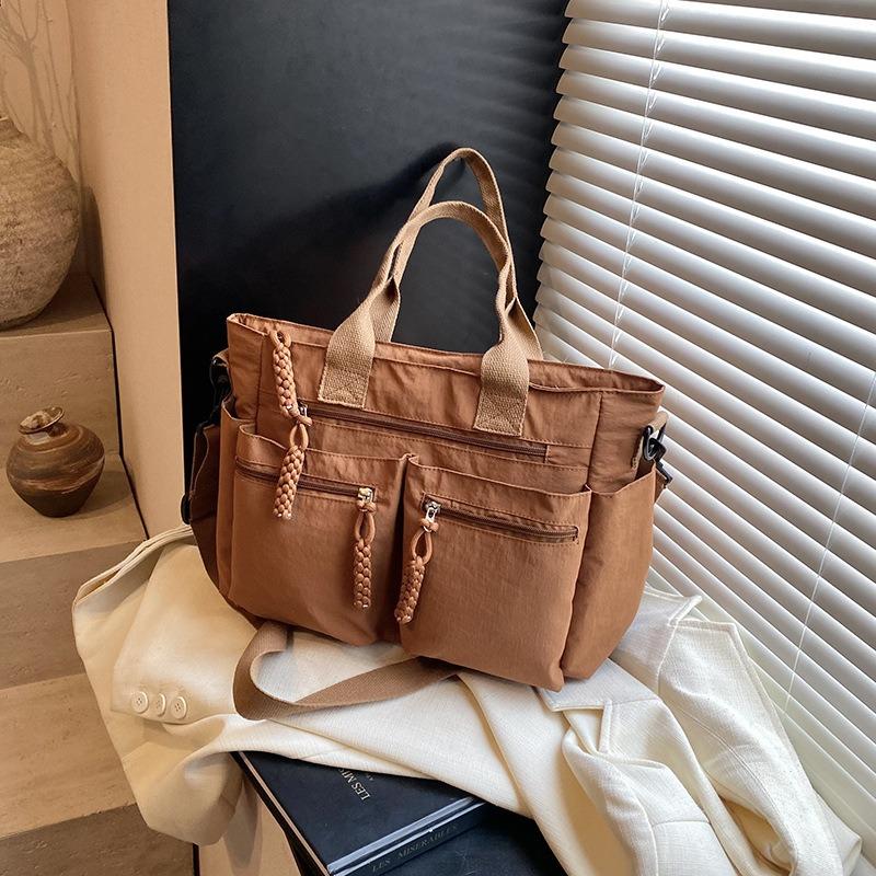 Large Capacity Tote Bag Women's New Autumn and Winter Retro Casual Shoulder Bag Versatile Commuter Messenger Bag