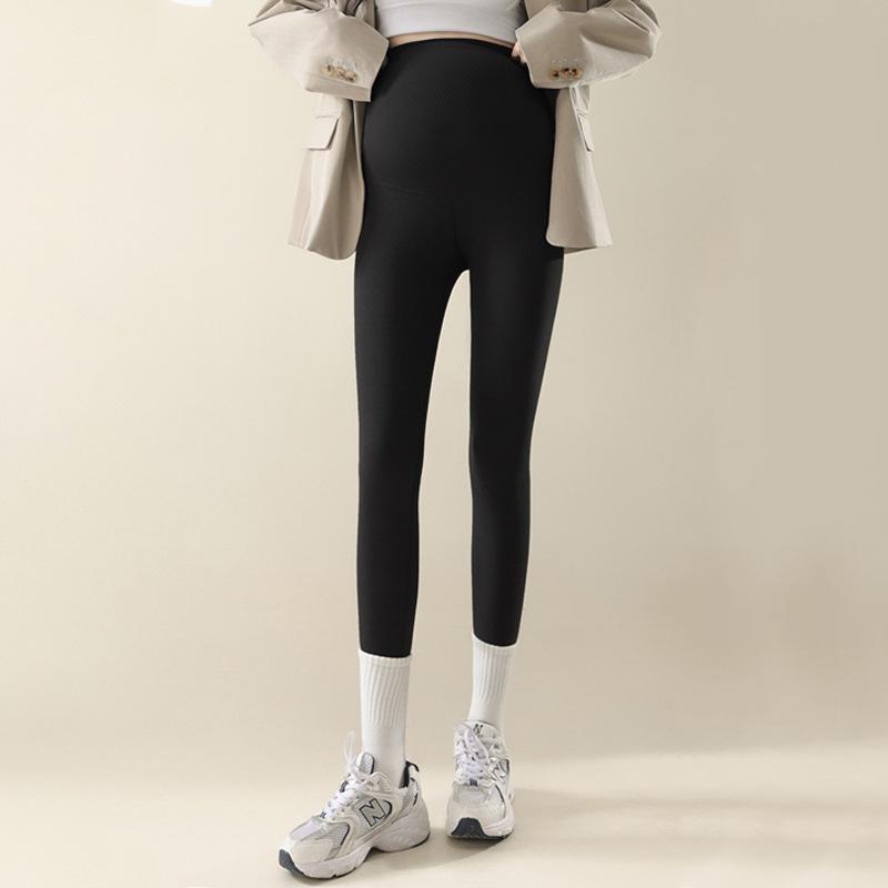 

Plus Size Fleece-Lined Maternity Yoga Pants – Non-Constricting Waist, Ideal for Spring & Autumn S (80-90 lbs)