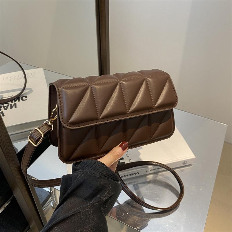 

This year, it is popular, fashionable, simple temperament, commuter rhombus embroidered thread bag, women s 2025 autumn new foreign style small square