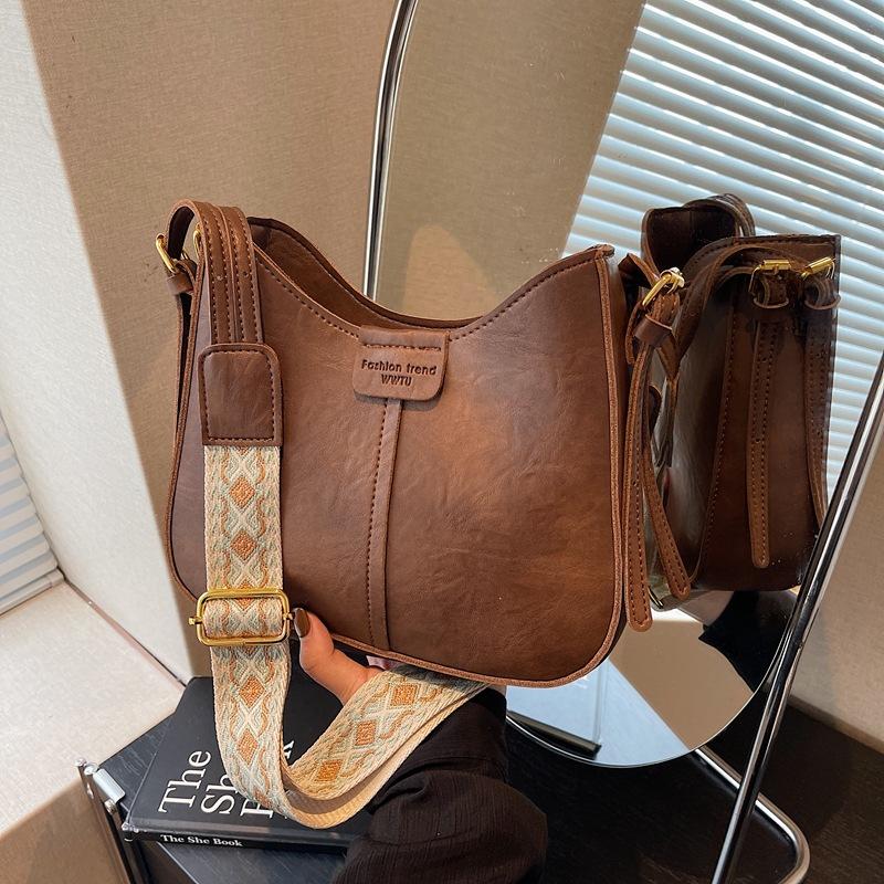 Premium Bag Women's New Retro Fashion Messenger Bag Popular Broadband Shoulder Bucket Bag