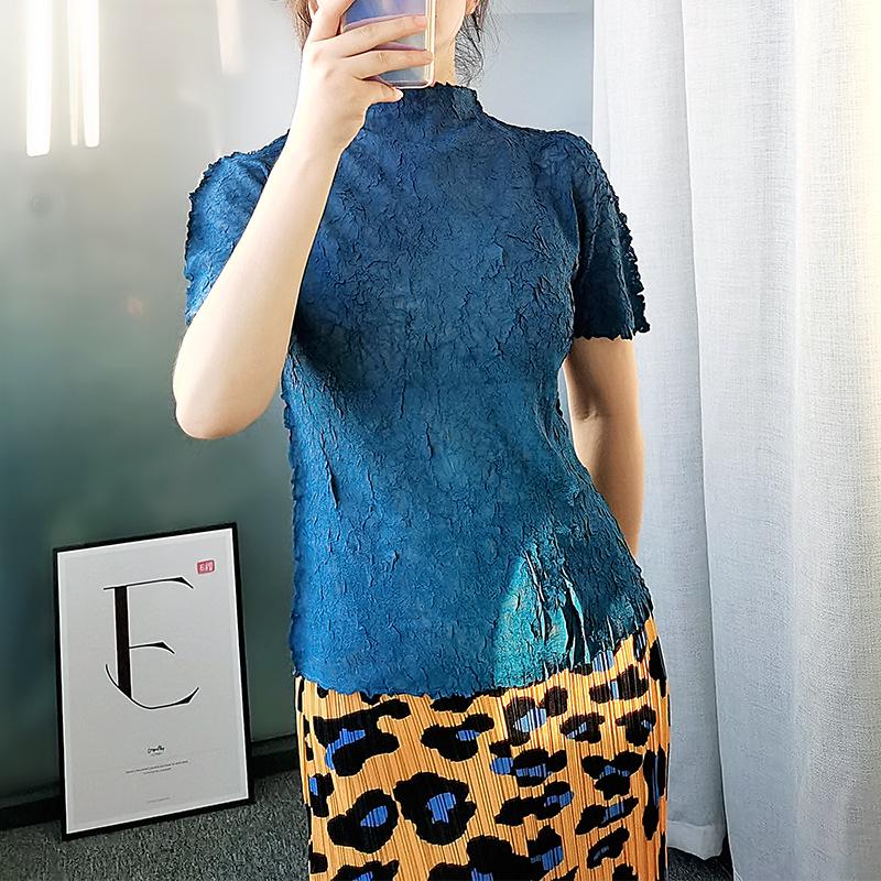 

Lingying Pleats S006: Summer 2025 Slimming High-Neck See-Through T-Shirt One Size павлин голубой