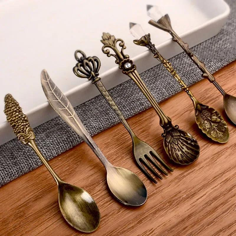 6 Stück Vintage Löffel Gabel Mini Königlicher Stil Bronze Farbe Metall Geschnitzt Kaffee Obst Dessert Gabel Rührlöffel Küchenwerkzeug