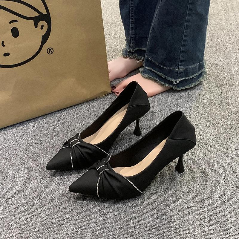 

Fairy wind single shoes female spring 2025 new pointed thin heel comfortable women s shoes rhinestone shallow high heels children 39 чорний