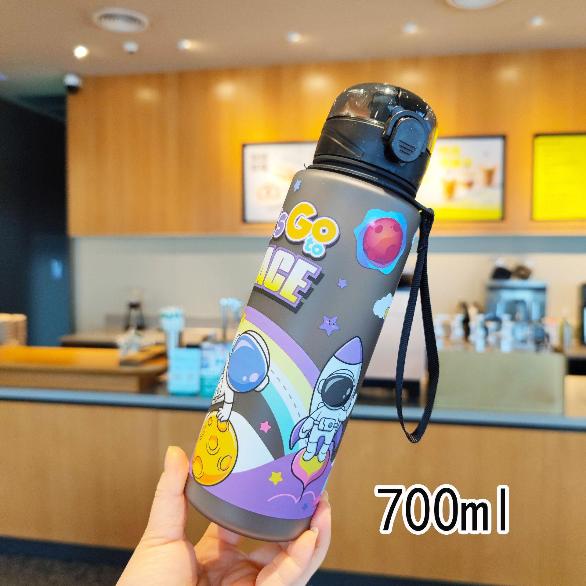 

Compact 700ml Cartoon Astronaut Water Bottle with Portable Strap for Outdoor Sports 700ml