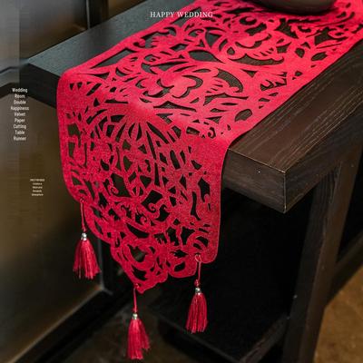 Chemin de table de mariage chinois avec pompons - Motif Dragon & Phénix