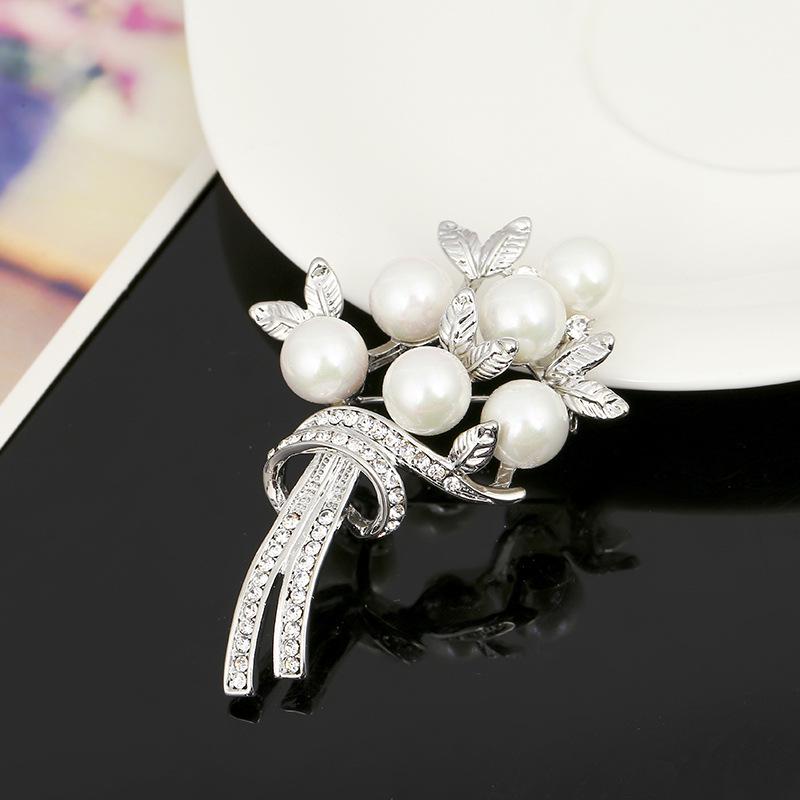 Fashionable Flower Brooch, Feminine Charm Pearl Brooch, Design Sense, Anti-exposure Pin, Suit Accessory