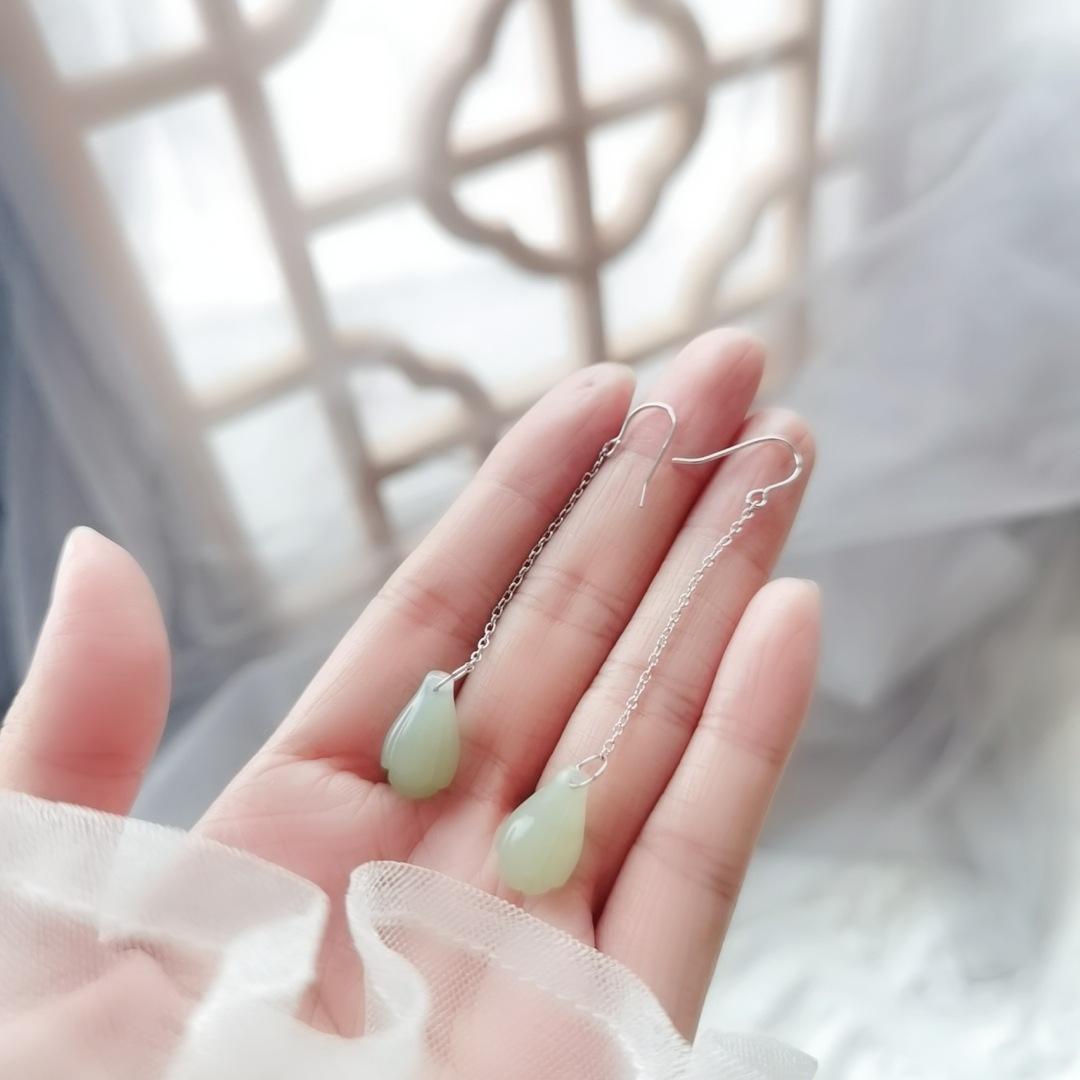

Hetian jade magnolia flower earrings and pendants for women S9Silver ear hook earrings, ear thread earrings, commuting style 925Silver Magnolia Flower